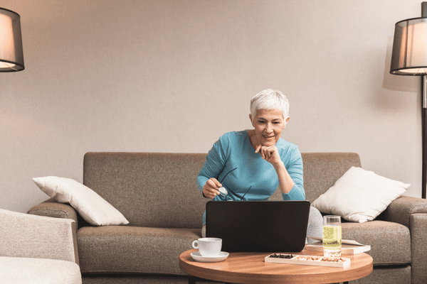 How Can Seniors Stay Connected Online in the Pandemic?